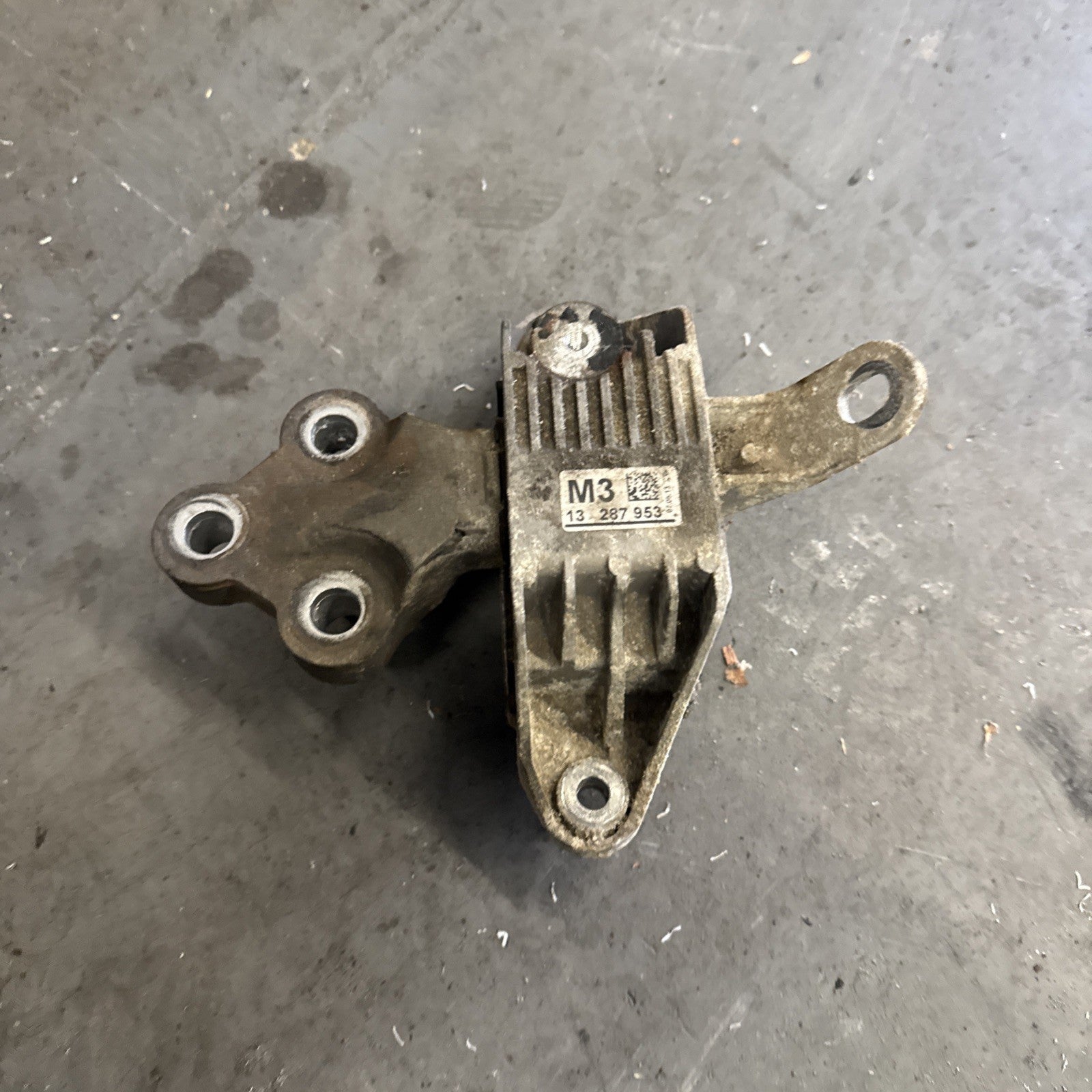 2010 Vauxhall Astra J 1.6 Petrol A16XER Engine Mount Passenger Side 13287953