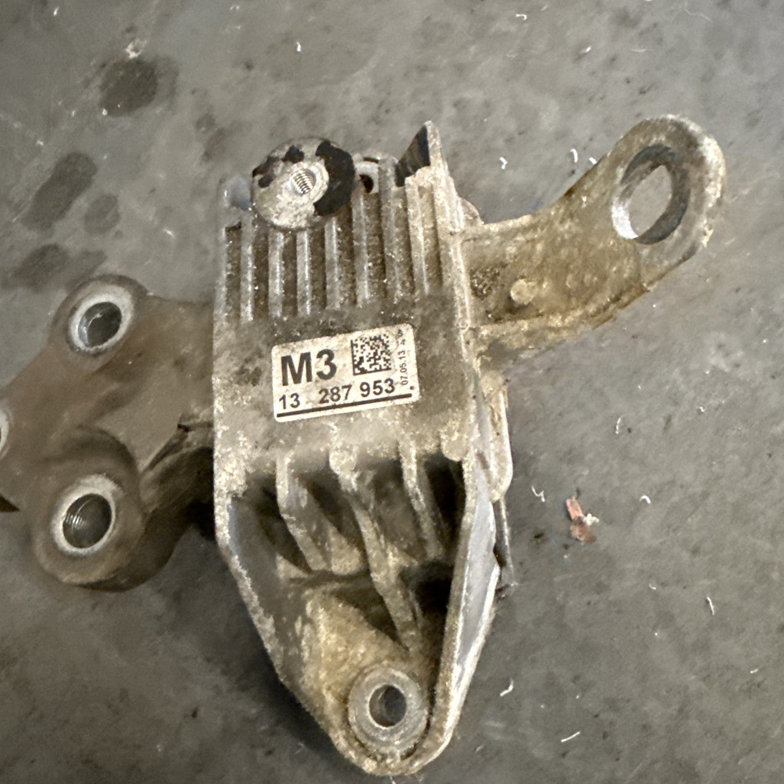 2010 Vauxhall Astra J 1.6 Petrol A16XER Engine Mount Passenger Side 13287953