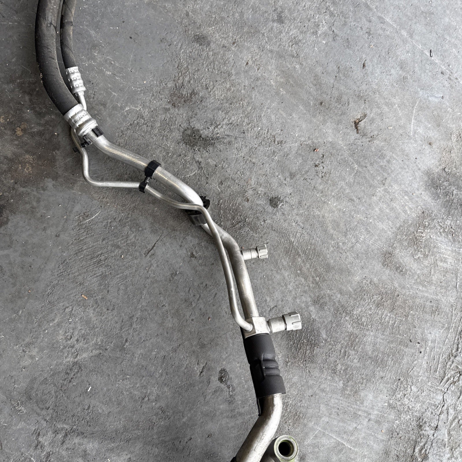 14-21 MERCEDES BENZ C220d W205 GENUINE A/C AIR CONDITIONG PIPE LINE A2058307404