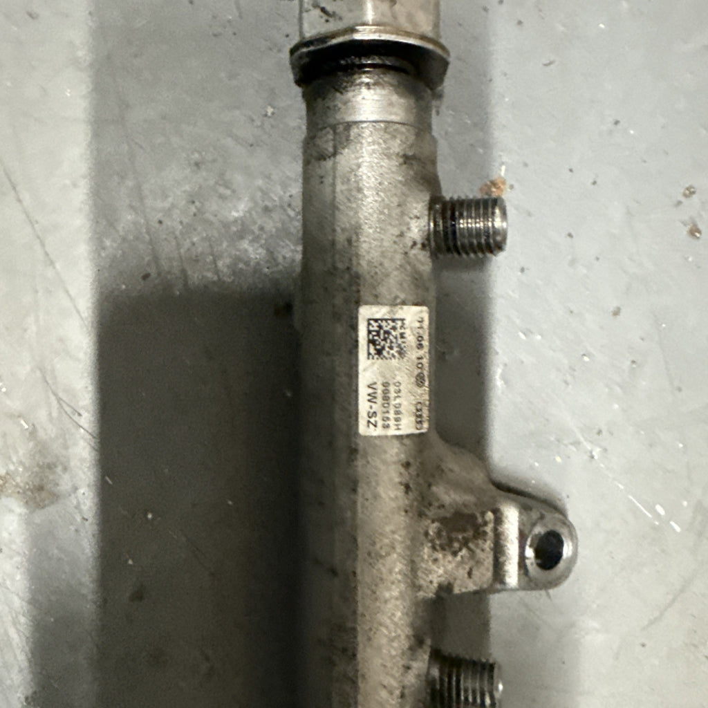2010 VW CADDY Skoda Golf  FUEL INJECTOR RAIL R03L125A