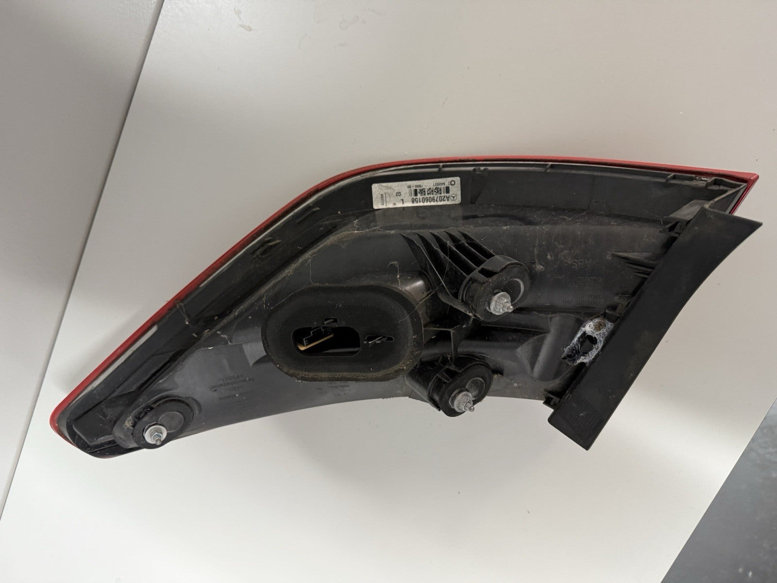 2011 MERCEDES E250 W207 CONVERTIBLE NEARSIDE REAR Left TAIL LIGHT A2079060258