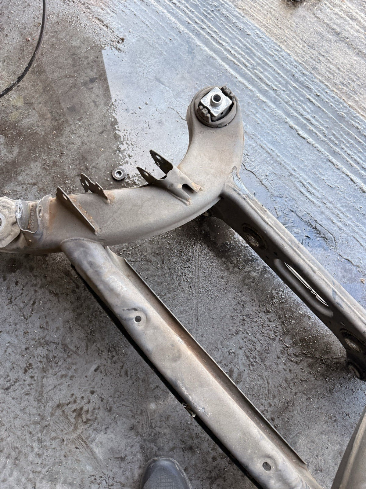 14-21 MERCEDES BENZ C220d W205 GENUINE REAR SUBFRAME AXLE CARRIER A2053507207