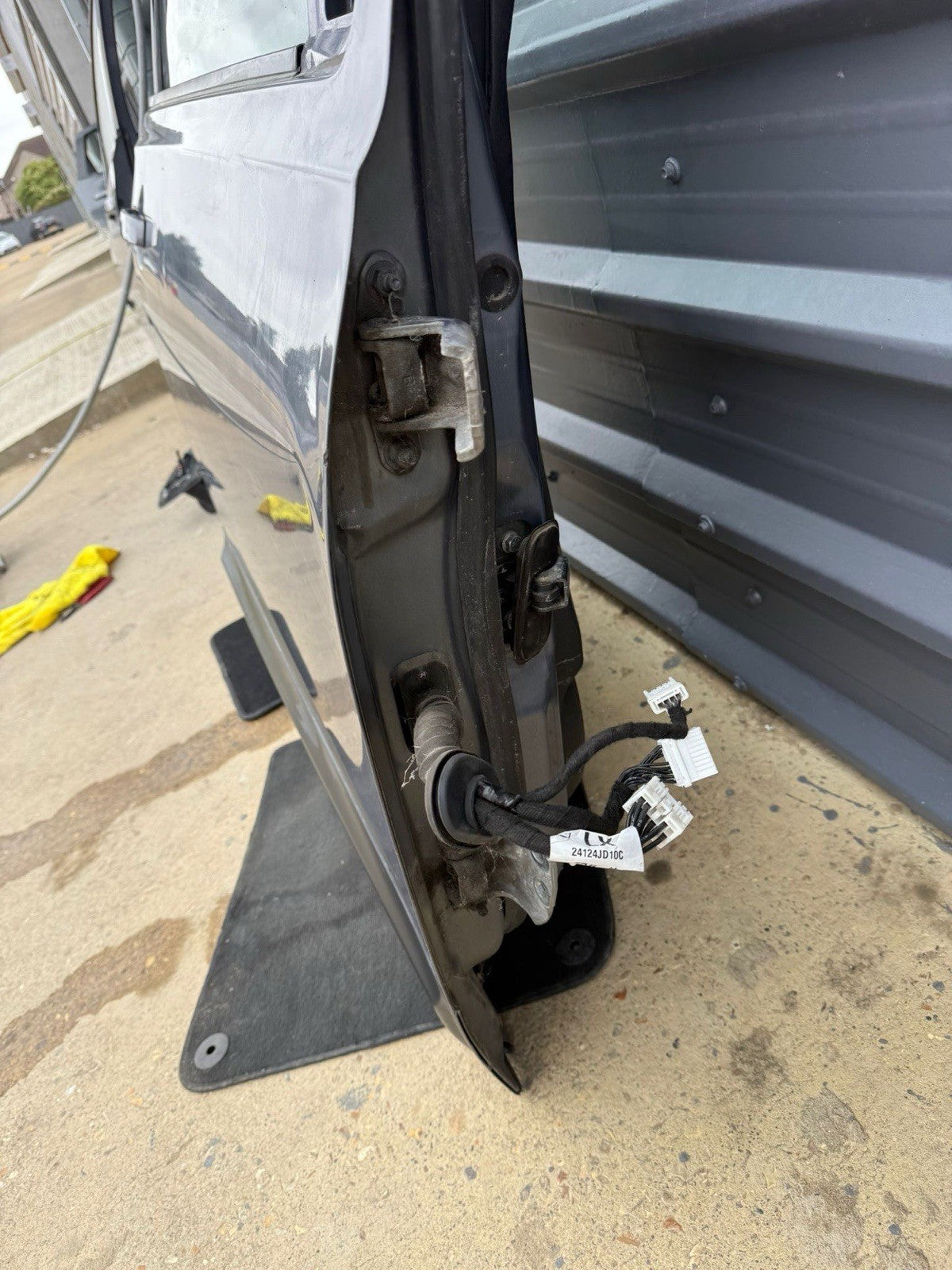 2009 NISSAN QASHQAI Hatchback Gray Drivers Right Front Door