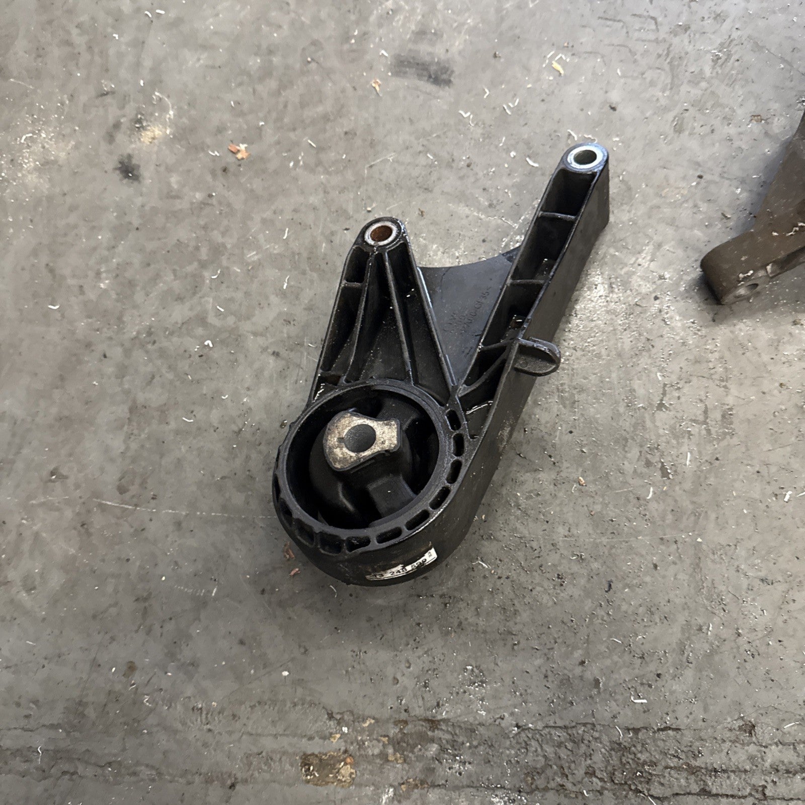 VAUXHALL Astra J 1.6 PETROL 2012 5DR Gearbox Mount 13248599