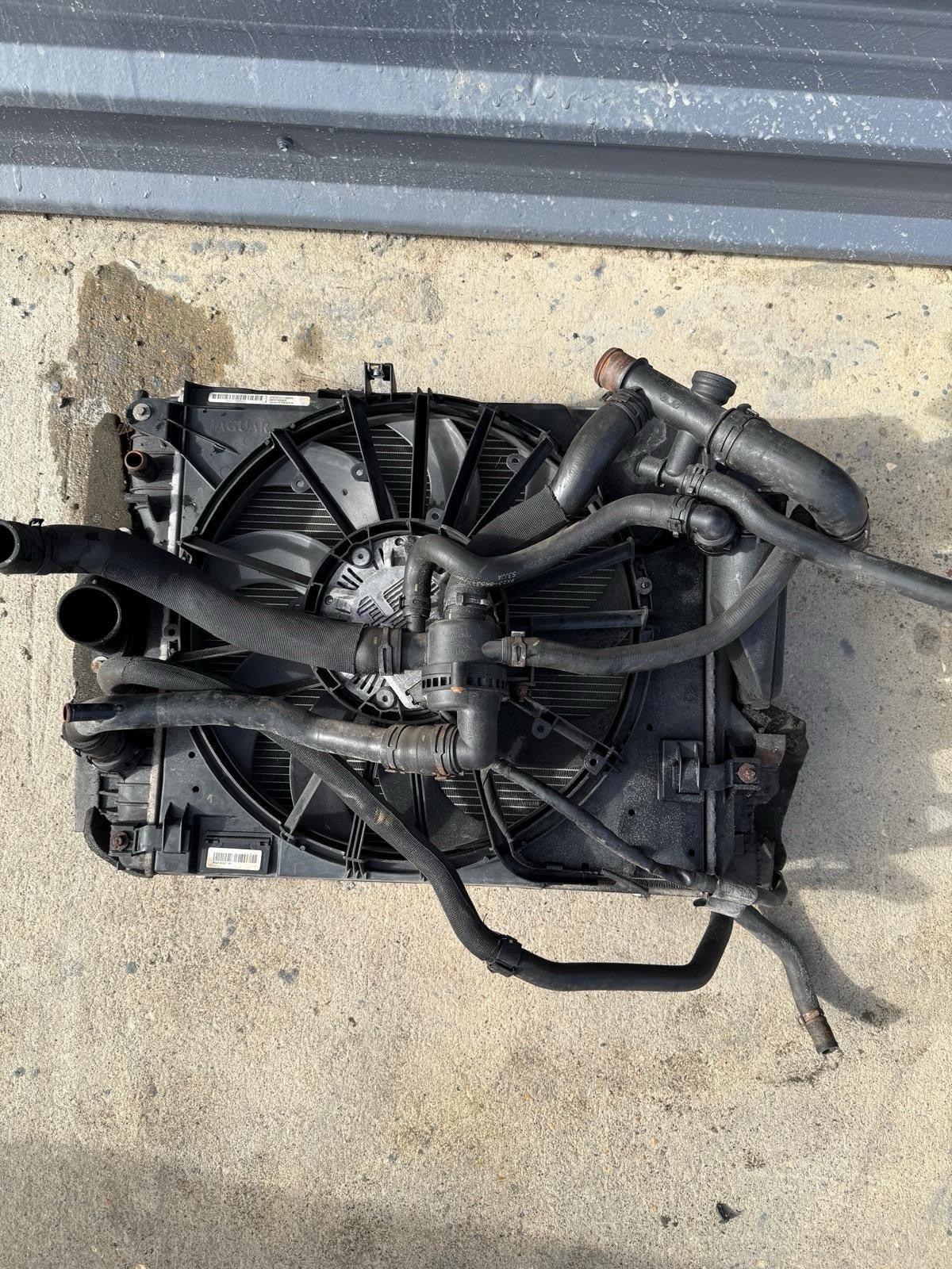 2011 JAGUAR XJ X351 3.0 SDV6 DIESEL AUTO RADIATOR PACK GENUINE AW93-9L440-AA