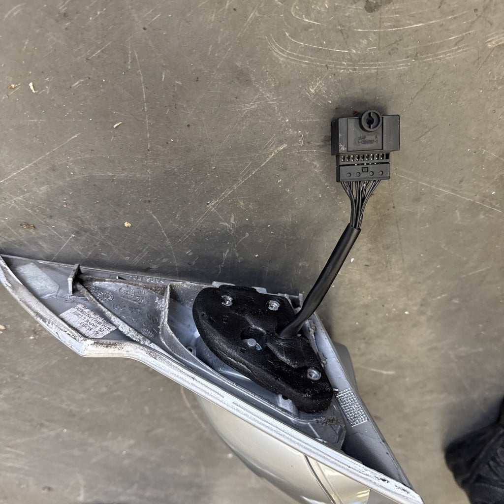 2002-2009 C209 MERCEDES CLK DOOR WING MIRROR RH IS PASSANGER SIDE  SILVER