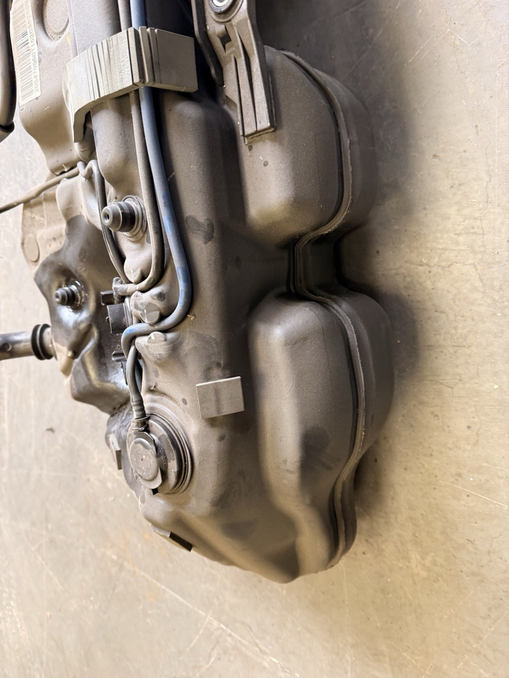 14-21 MERCEDES C CLASS C220 DSALOON W205 COMPLETE DIESEL FUEL TANK A2054705601