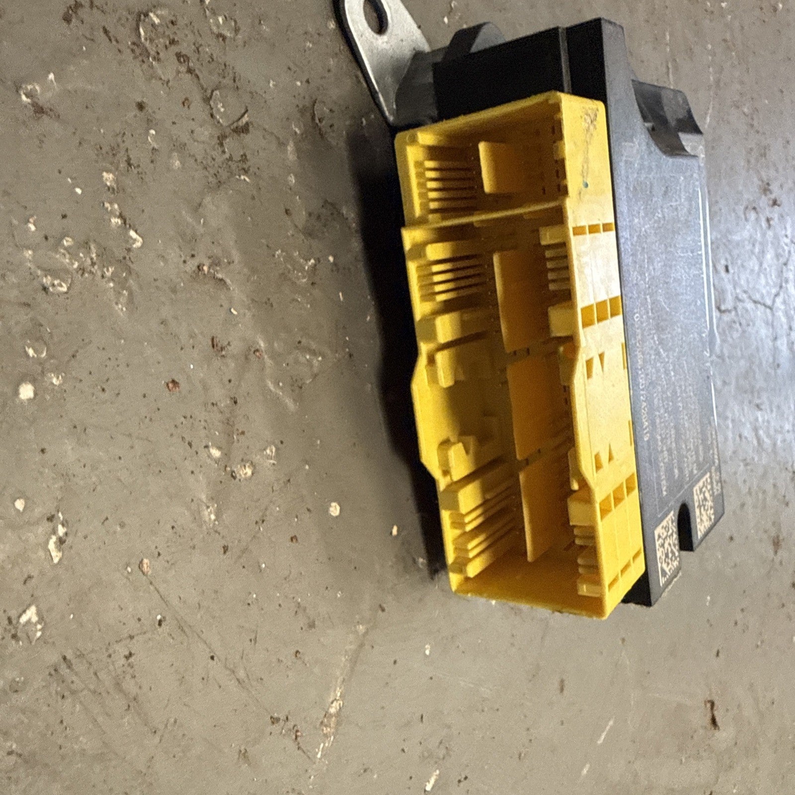 16-22 MERCEDES BENZ X253 SAFETY AIRBAG SENSOR CONTROL MODULE A2059009427