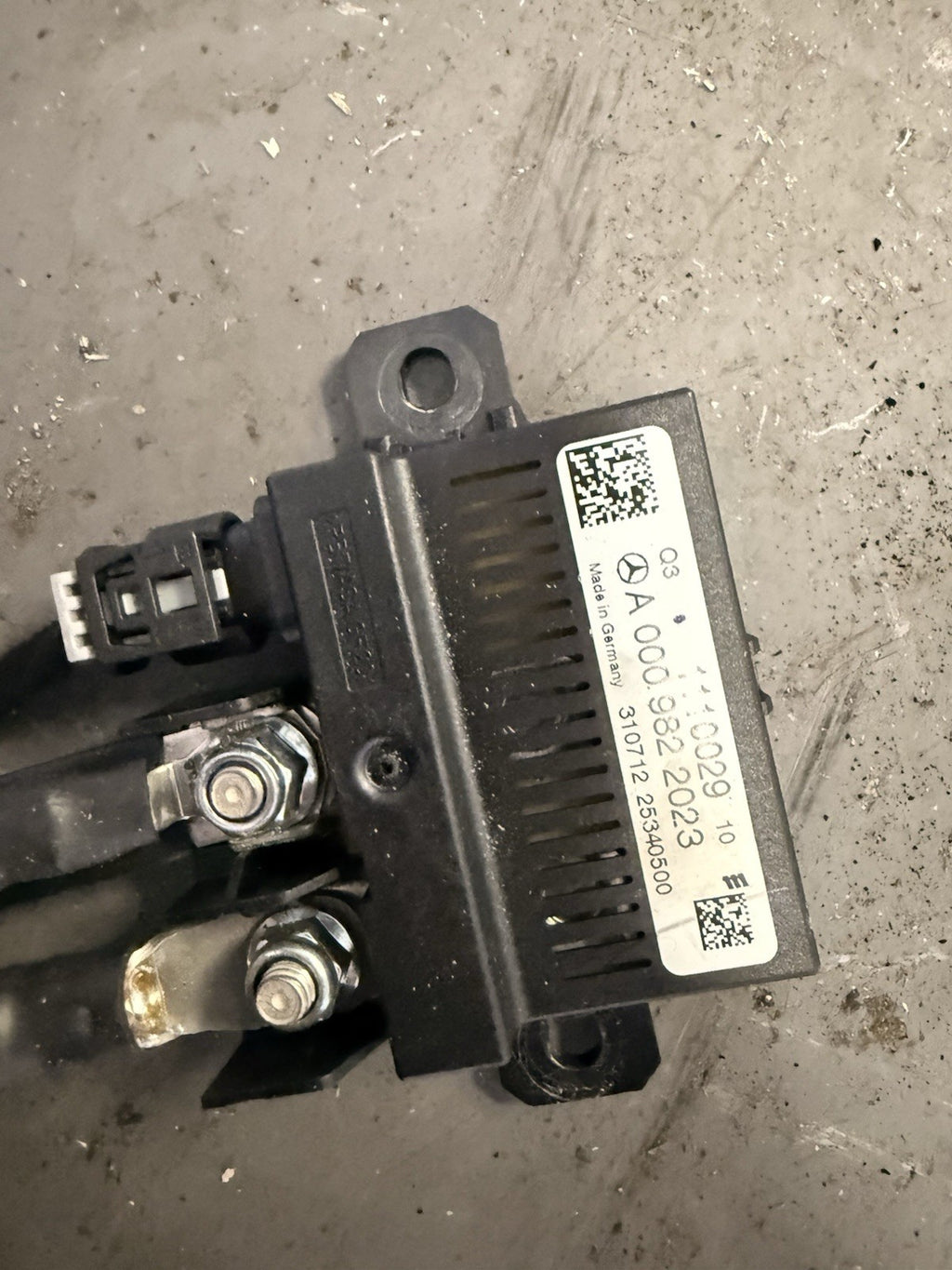 15 MERCEDES C350 CAR BATTERY MONITORING CONTROL MODULE A000 982 2023 OEM 15-18