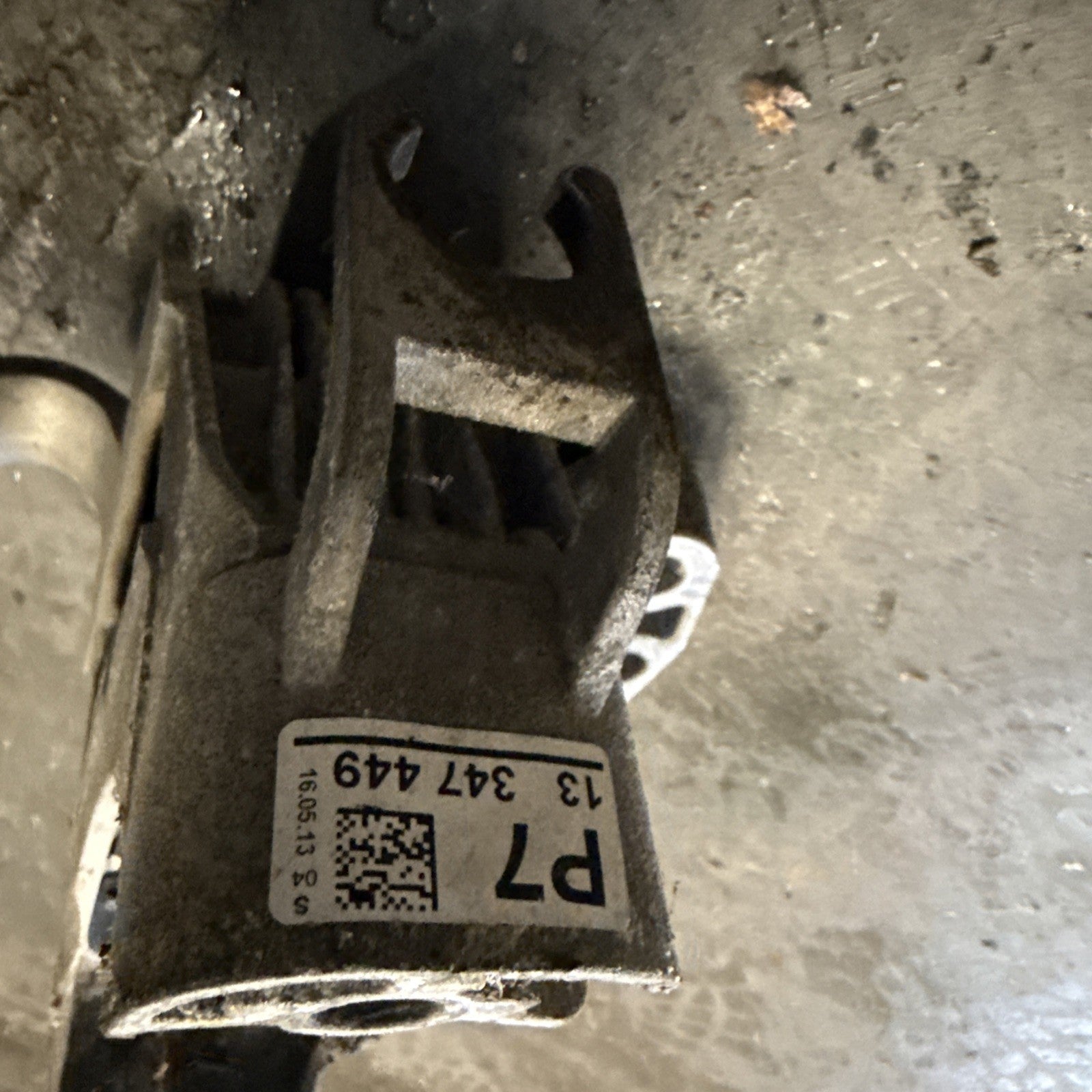 VAUXHALL ASTRA J MK6 GENUINE PETROL ENGINE MOUNT 13347449