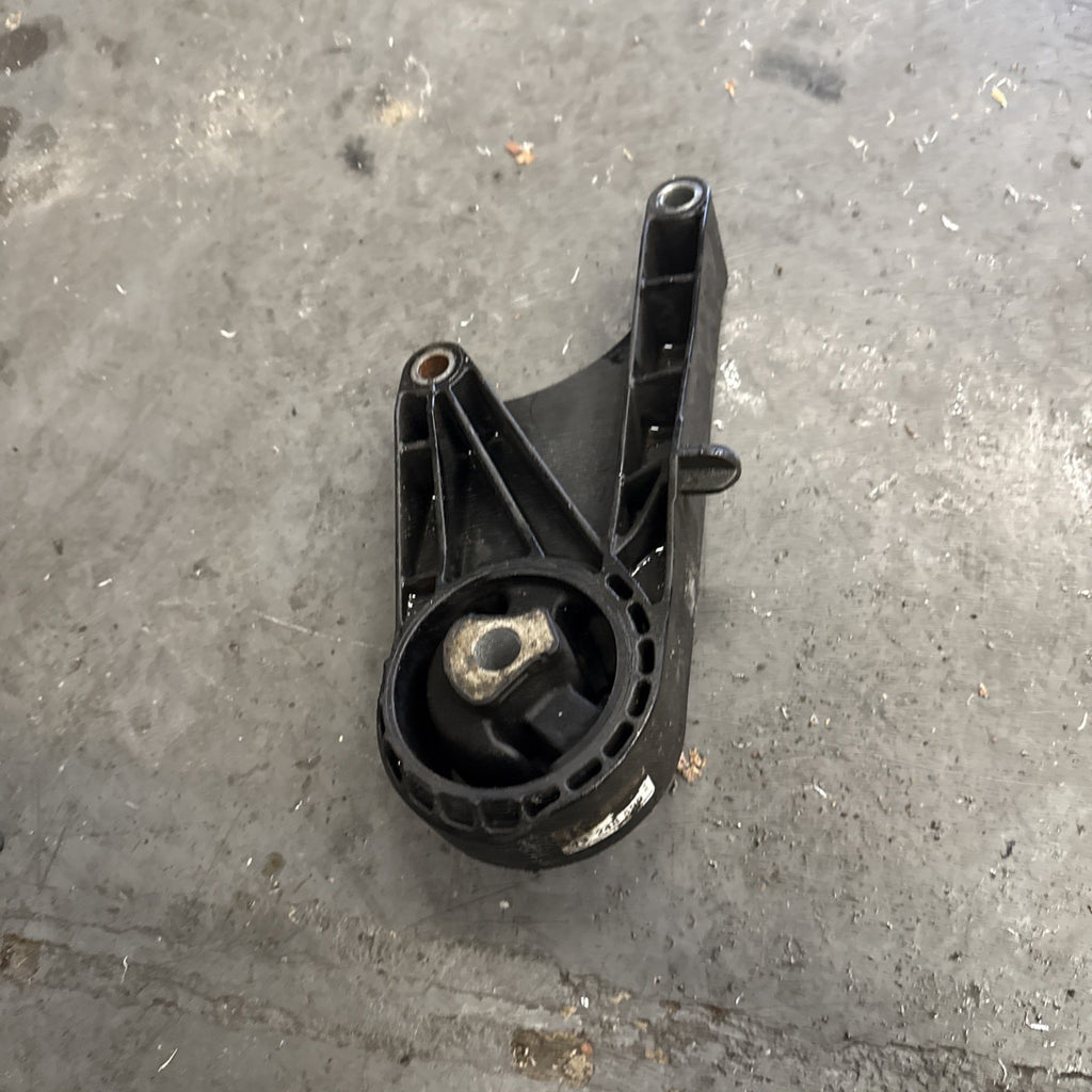 VAUXHALL Astra J 1.6 PETROL 2012 5DR Gearbox Mount 13248599