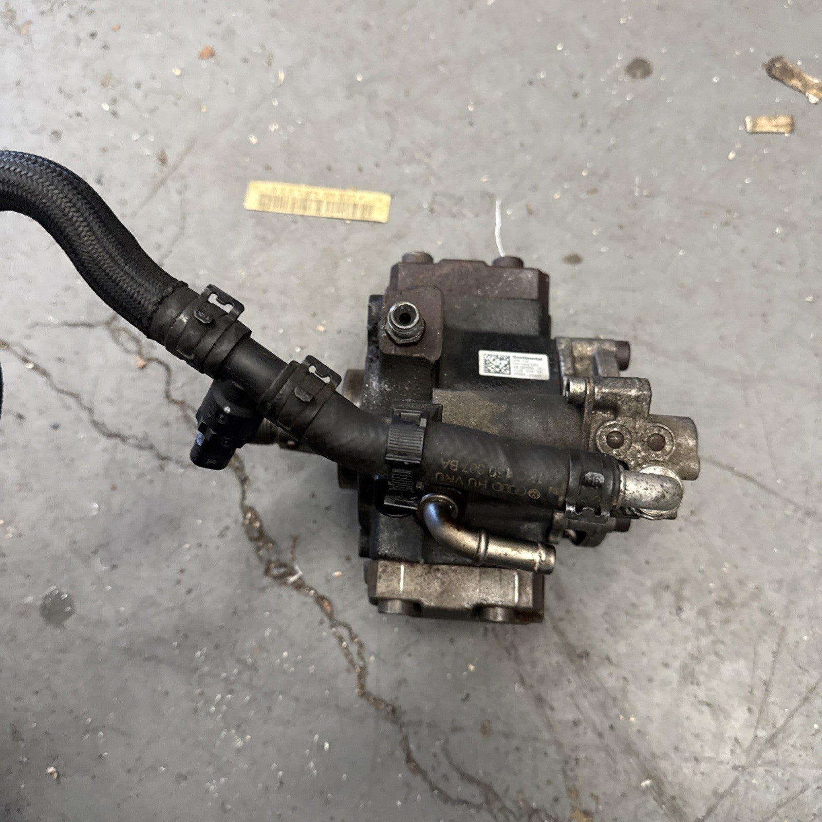 2010 VW CADDY FUEL INJECTOR RAIL R03L125A