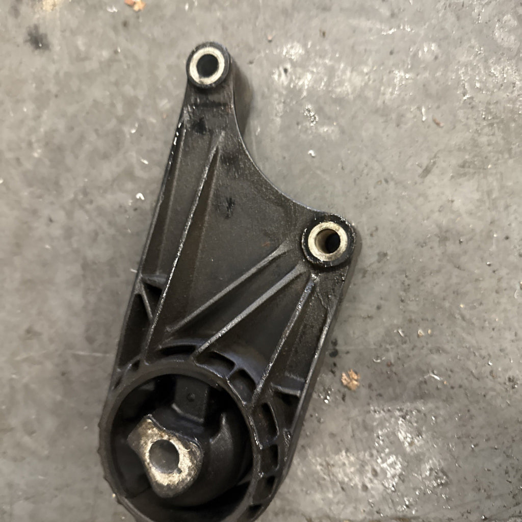 VAUXHALL Astra J 1.6 PETROL 2012 5DR Gearbox Mount 13248599