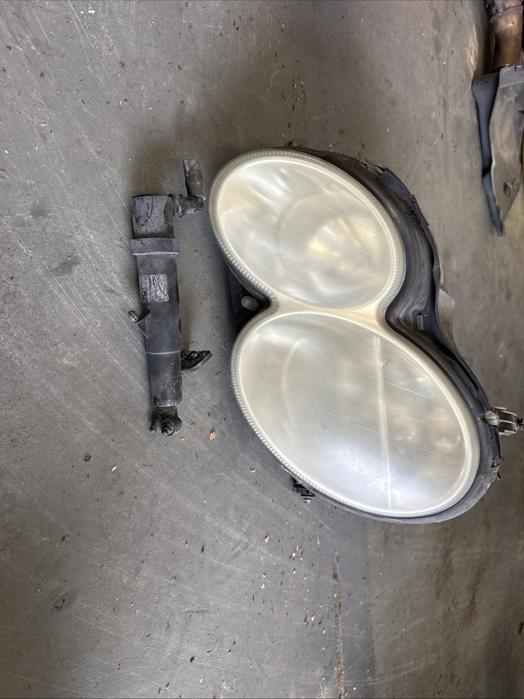 2005 MERCEDES C CLASS W203 PASSENGER SIDE LEFT HEADLIGHT A2038201359 #2