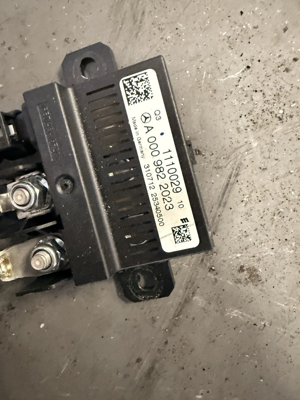 15 MERCEDES C350 CAR BATTERY MONITORING CONTROL MODULE A000 982 2023 OEM 15-18