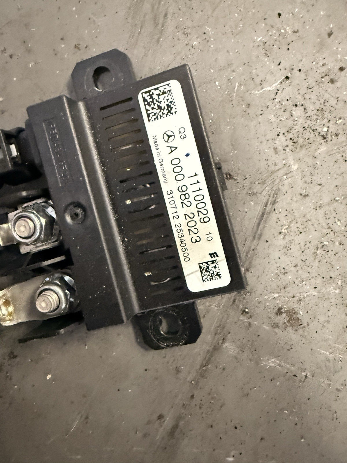 15 MERCEDES C350 CAR BATTERY MONITORING CONTROL MODULE A000 982 2023 OEM 15-18