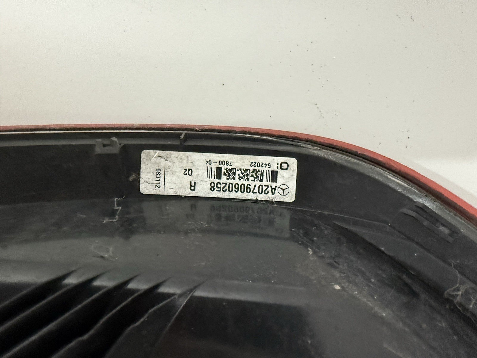 2011 MERCEDES E250 W207 CONVERTIBLE NEARSIDE REAR RIGHT TAIL LIGHT A2079060258