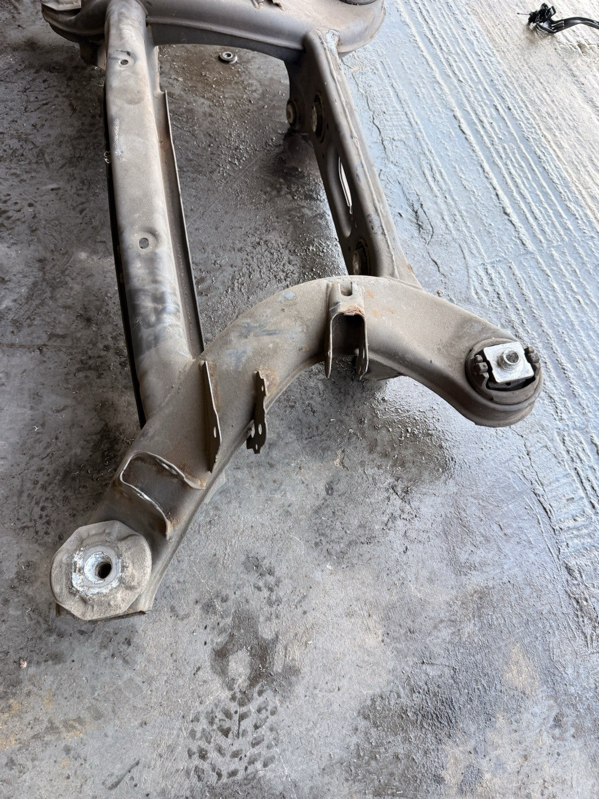 14-21 MERCEDES BENZ C220d W205 GENUINE REAR SUBFRAME AXLE CARRIER A2053507207