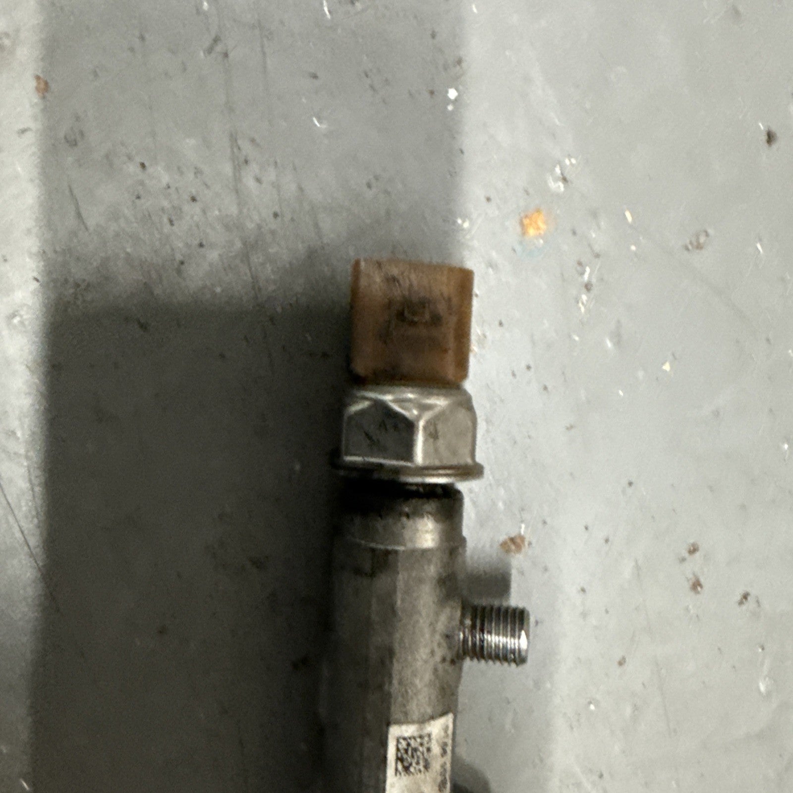 2010 VW CADDY Skoda Golf  FUEL INJECTOR RAIL R03L125A