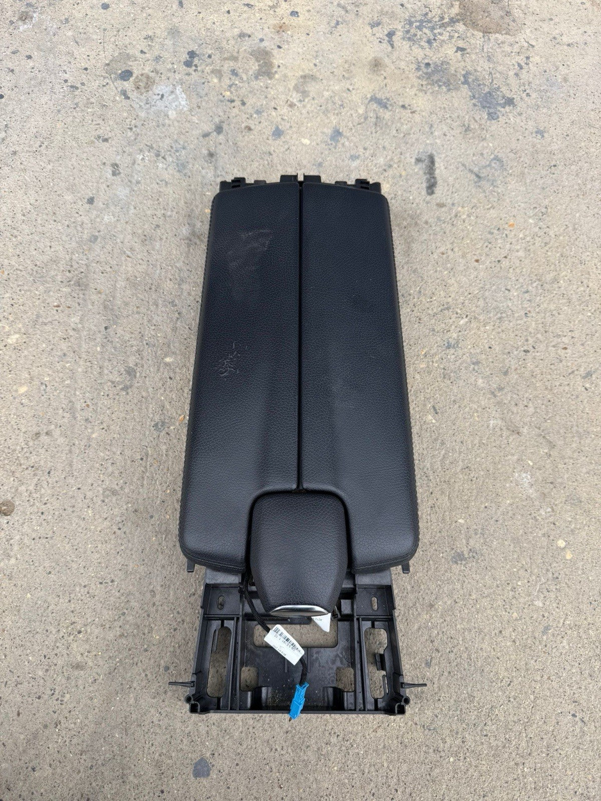 2009-2016 W212 MERCEDES E-CLASS CENTRE CONSOLE ARMREST