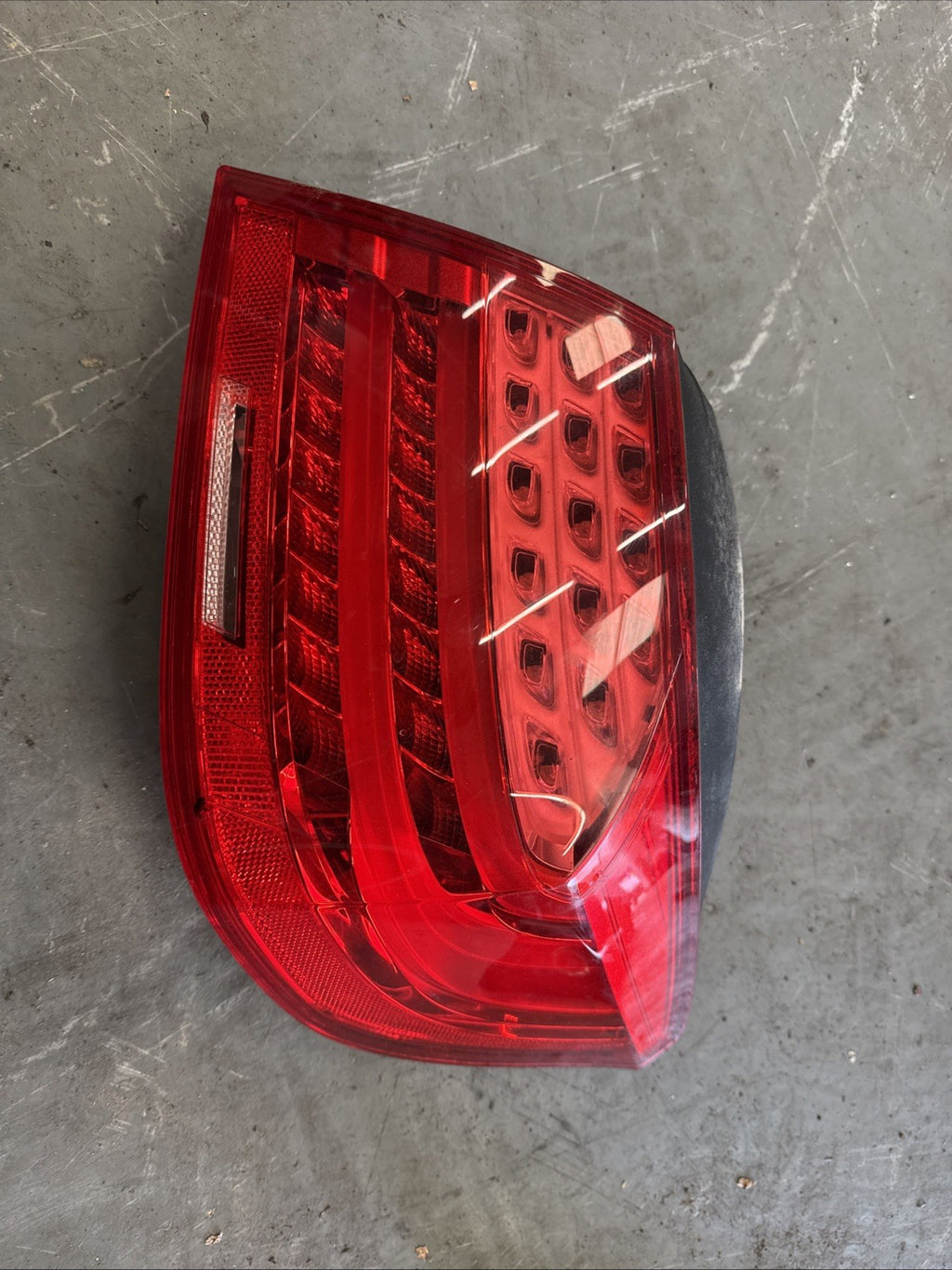 2010-2013 BMW 3 SERIES Coupe Driver Rear Tail Light  Lamp O/S 2 Door RH E92 E93