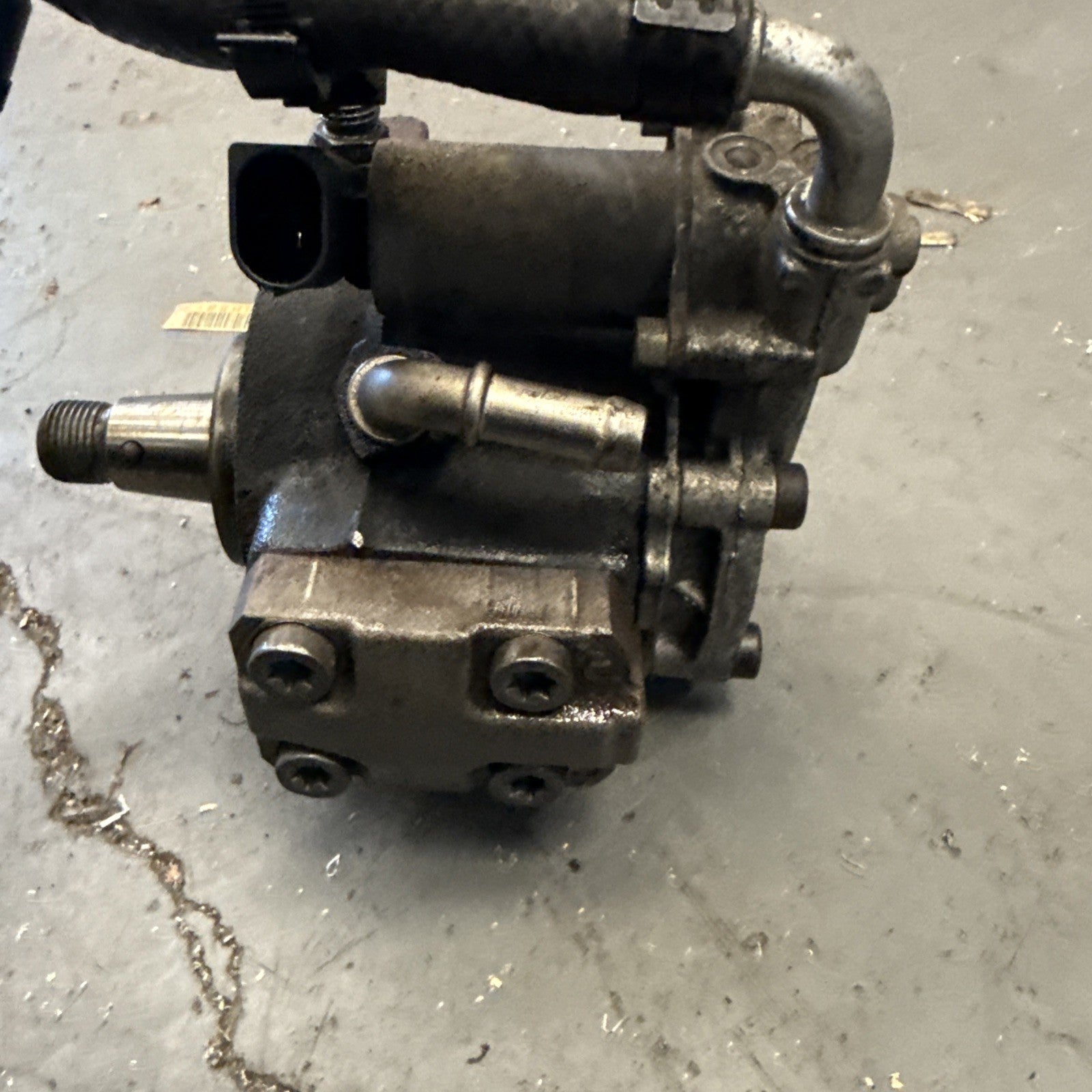 2010 VW CADDY FUEL INJECTOR RAIL R03L125A