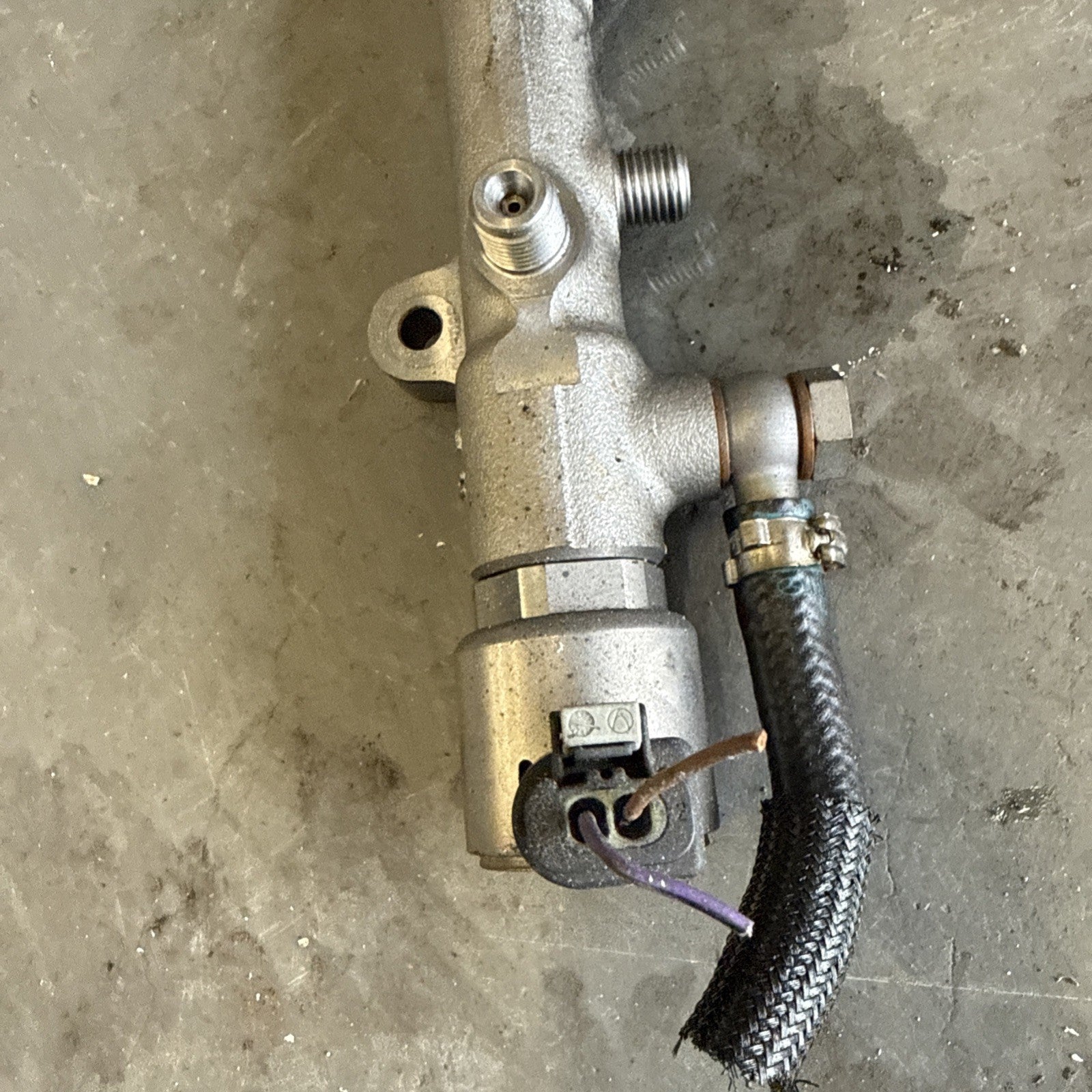 2010 MERCEDES C-CLASS C220 2.1 CDI DIESEL INJECTOR RAIL + PIPES A6510700495