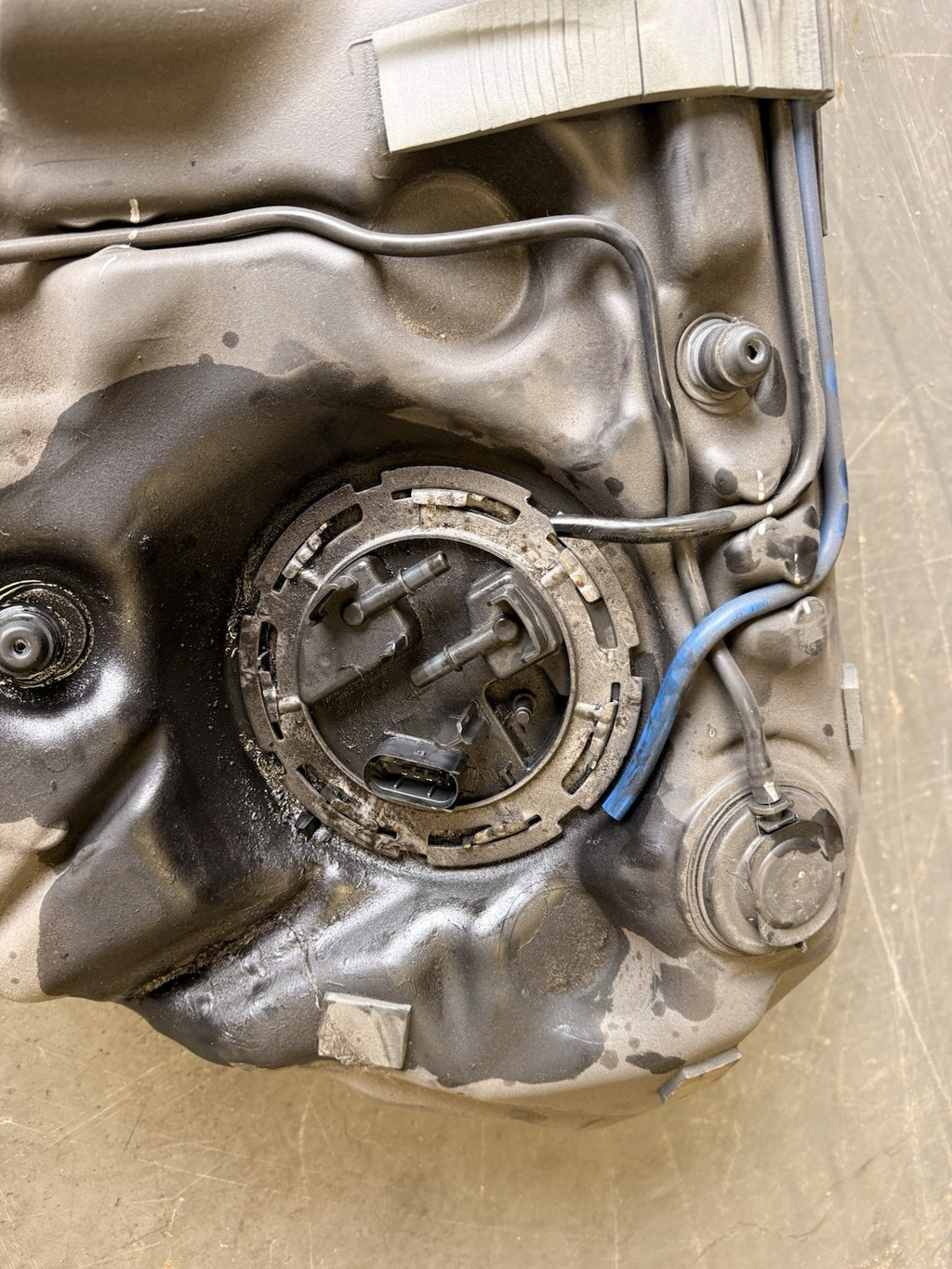 14-21 MERCEDES C CLASS C220 DSALOON W205 COMPLETE DIESEL FUEL TANK A2054705601