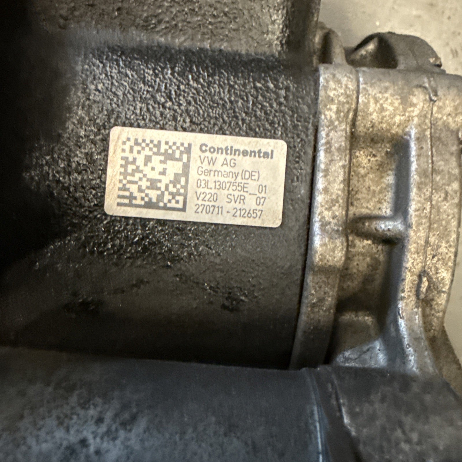 2010 VW CADDY FUEL INJECTOR RAIL R03L125A