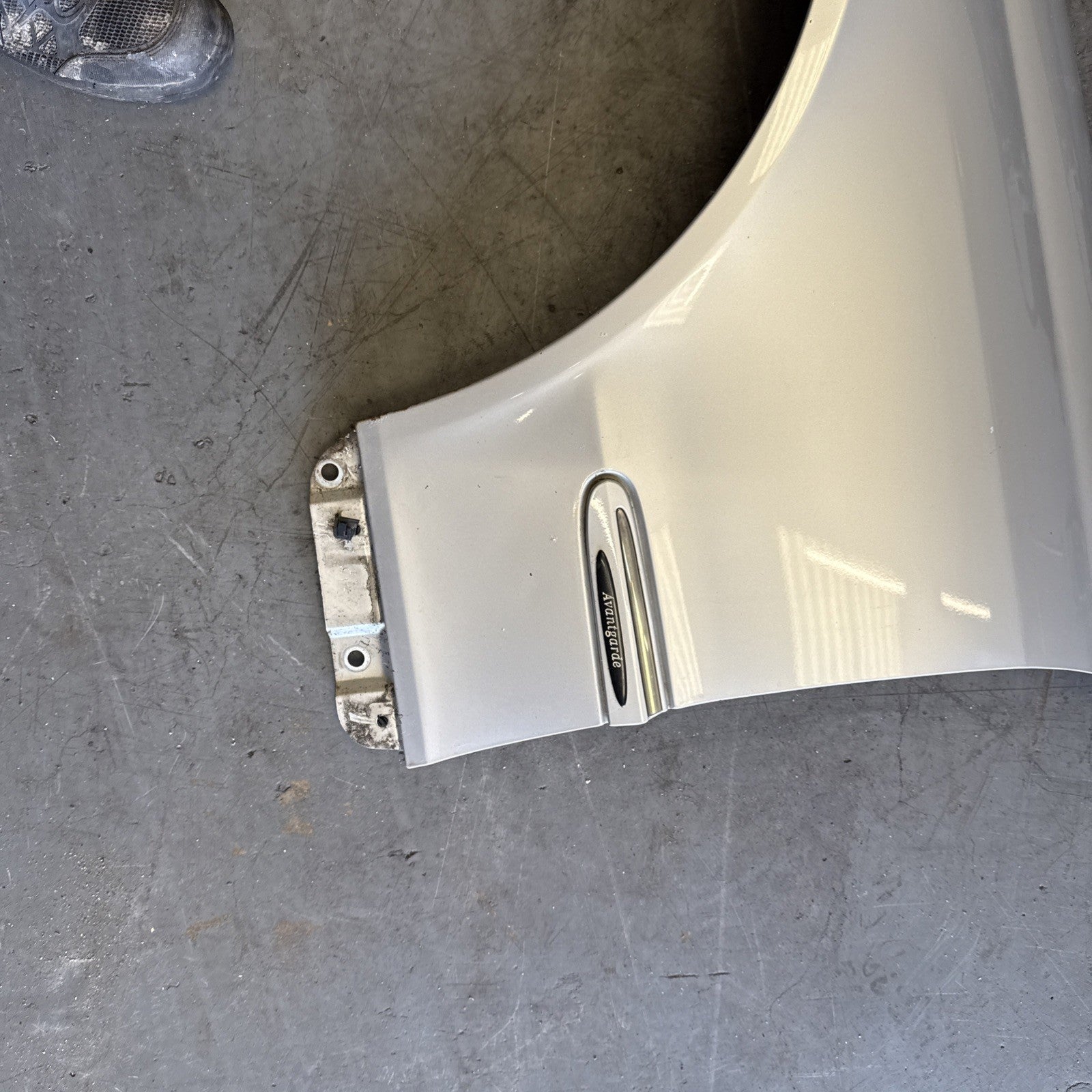 2002-2009 C209 MERCEDES CLK FRONT WING LH PASSENGER SIDE SILVER