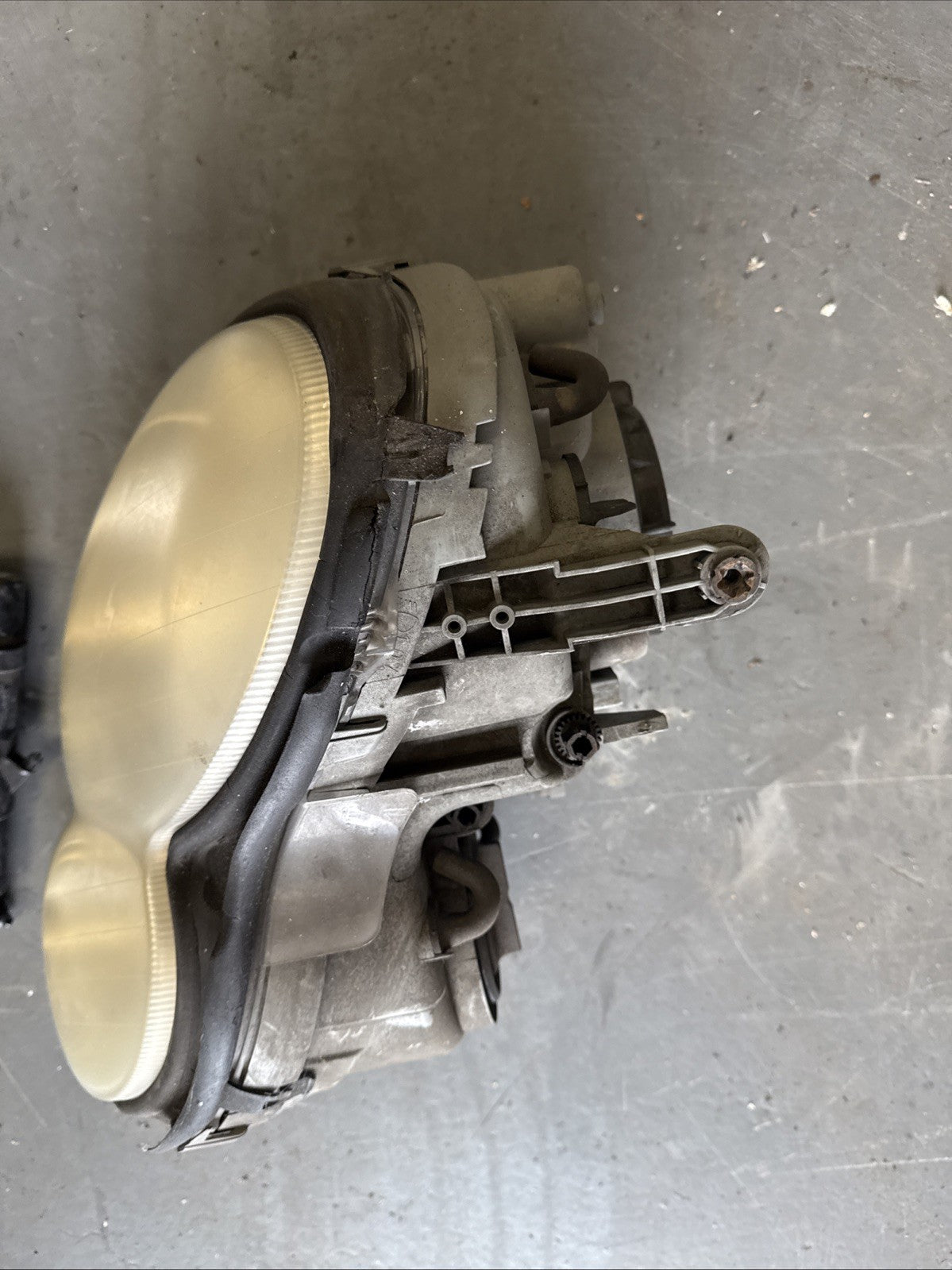 2005 MERCEDES C CLASS W203 Driver SIDE LEFT HEADLIGHT A2038201359 #2