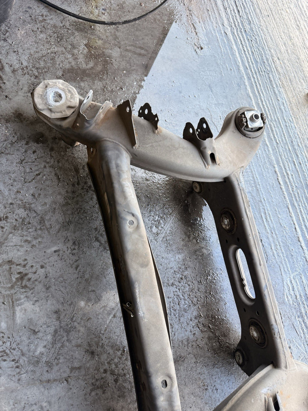 14-21 MERCEDES BENZ C220d W205 GENUINE REAR SUBFRAME AXLE CARRIER A2053507207