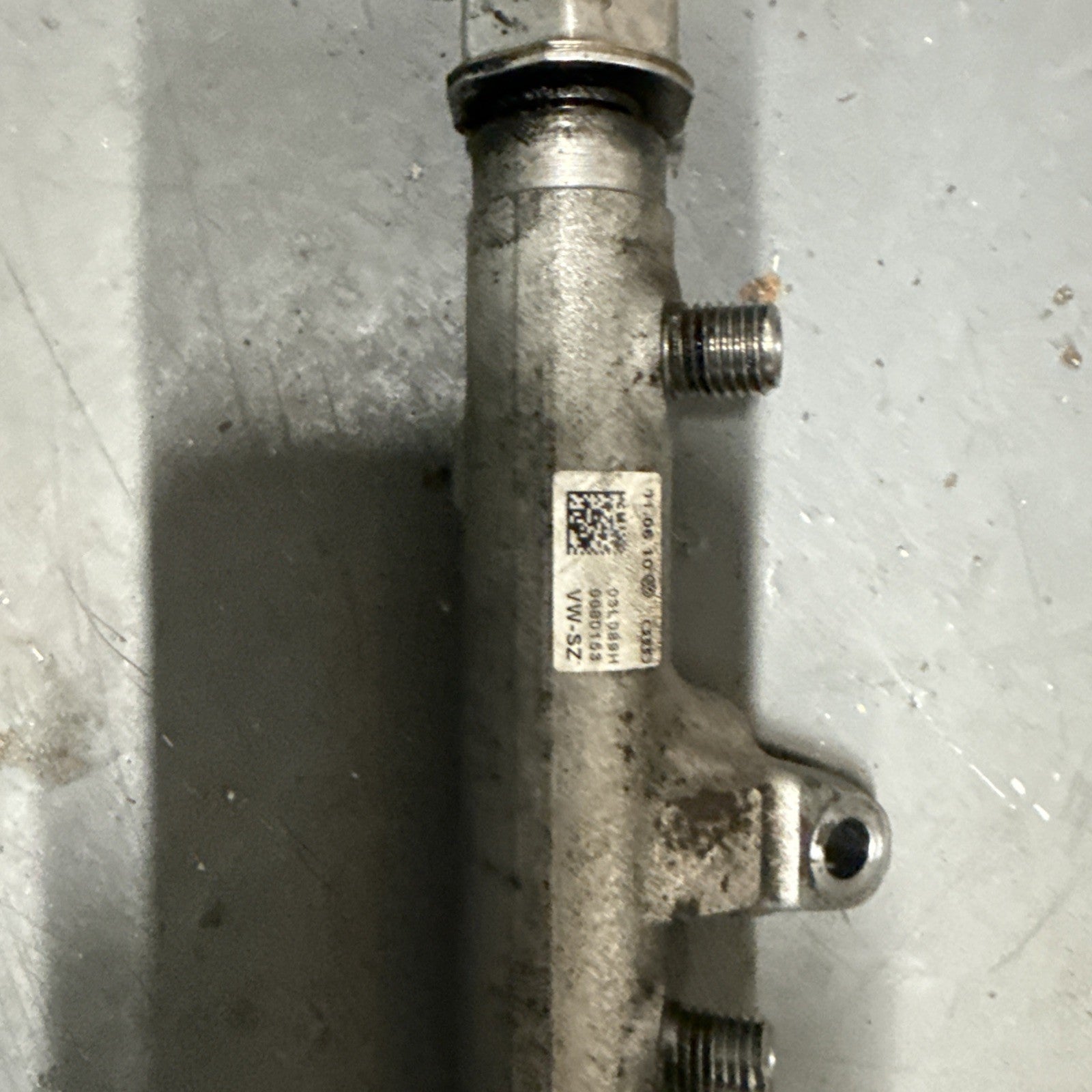 2010 VW CADDY Skoda Golf  FUEL INJECTOR RAIL R03L125A