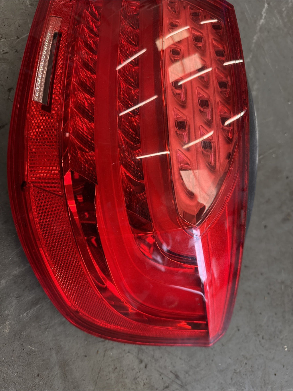 2010-2013 BMW 3 SERIES Coupe Driver Rear Tail Light  Lamp O/S 2 Door RH E92 E93
