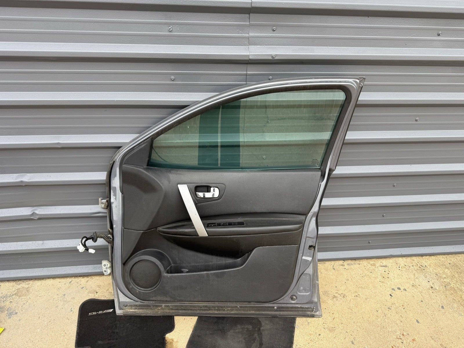 2009 NISSAN QASHQAI Hatchback Gray Drivers Right Front Door