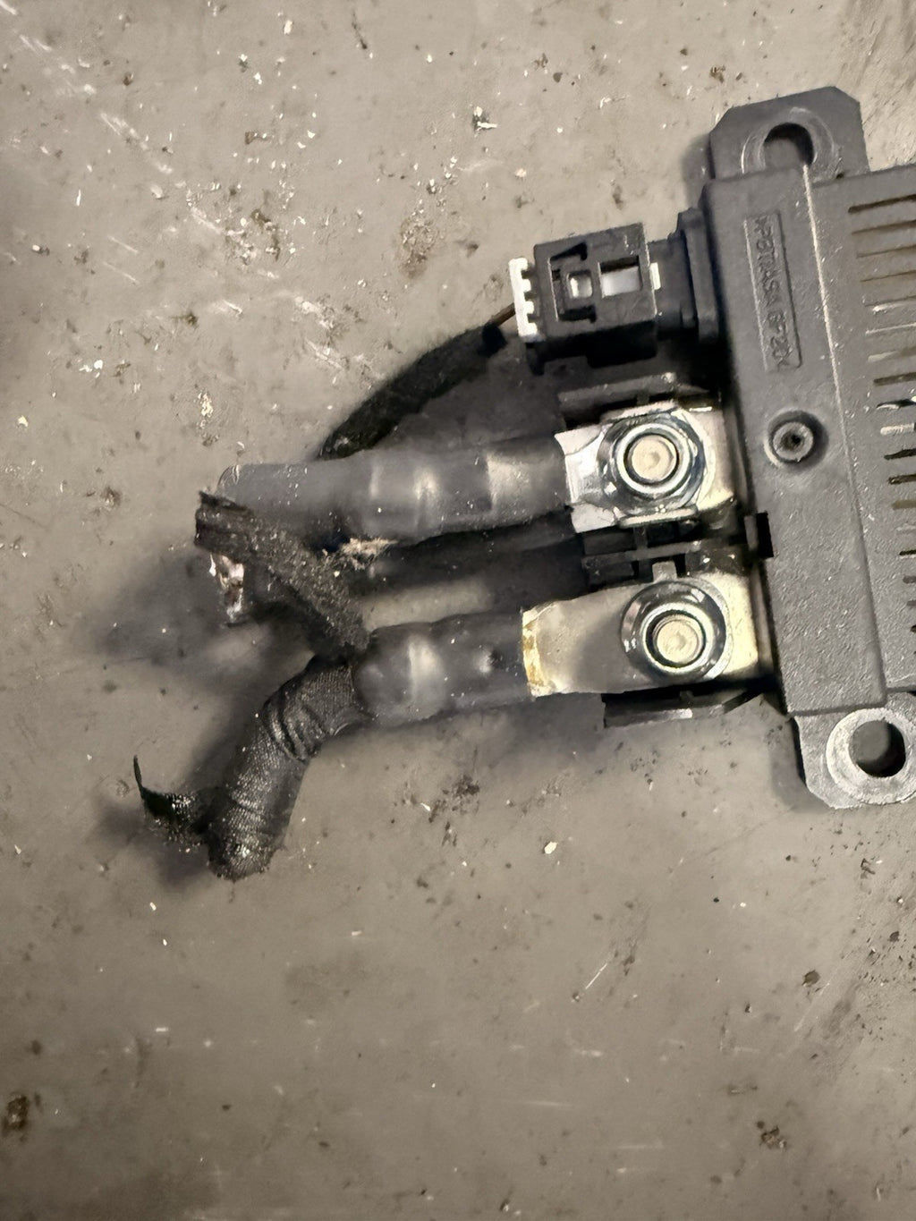 15 MERCEDES C350 CAR BATTERY MONITORING CONTROL MODULE A000 982 2023 OEM 15-18