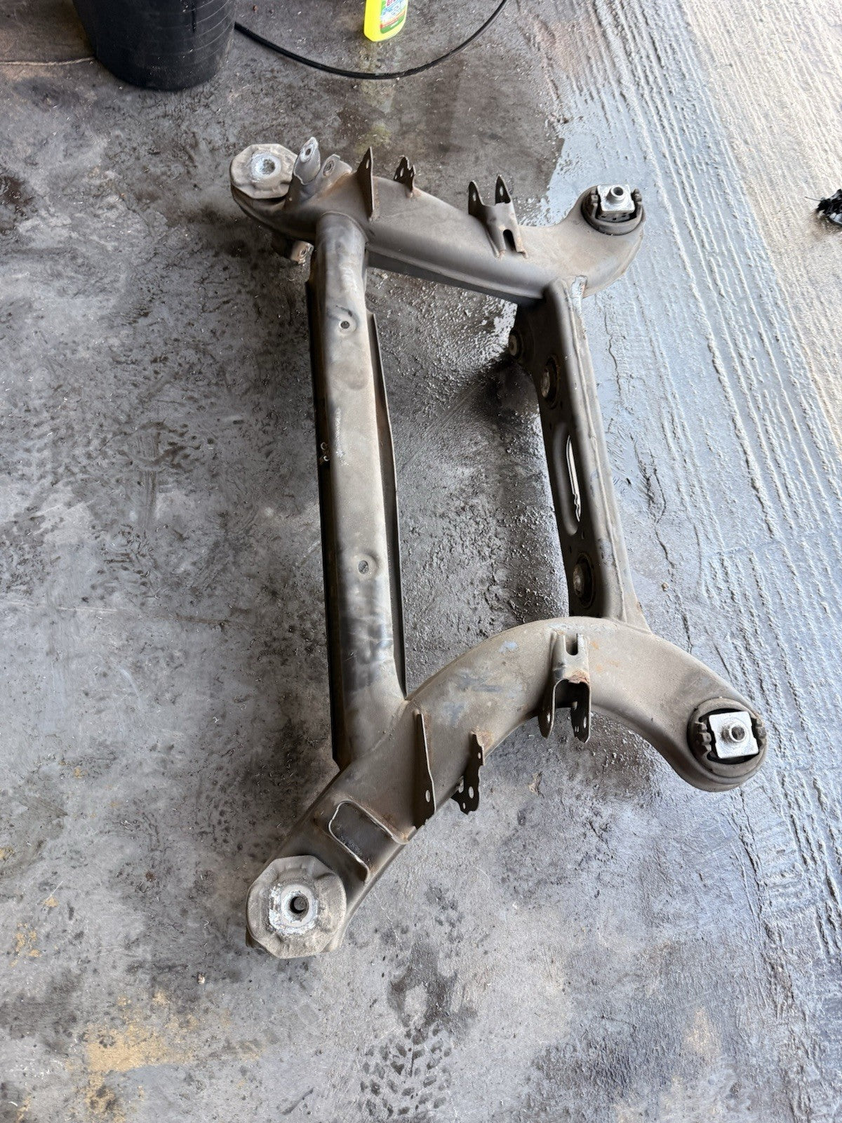 14-21 MERCEDES BENZ C220d W205 GENUINE REAR SUBFRAME AXLE CARRIER A2053507207