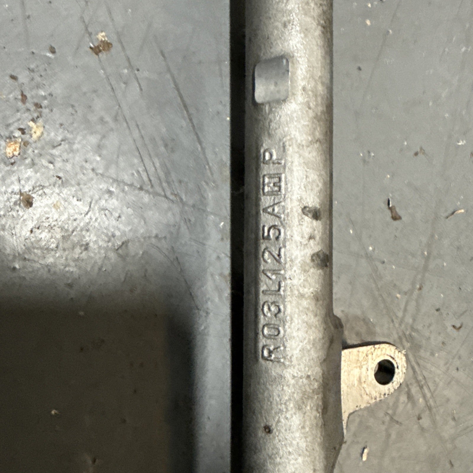 2010 VW CADDY Skoda Golf  FUEL INJECTOR RAIL R03L125A