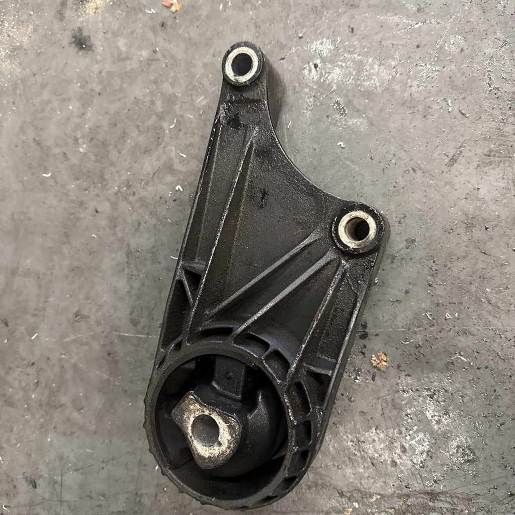 VAUXHALL Astra J 1.6 PETROL 2012 5DR Gearbox Mount 13248599