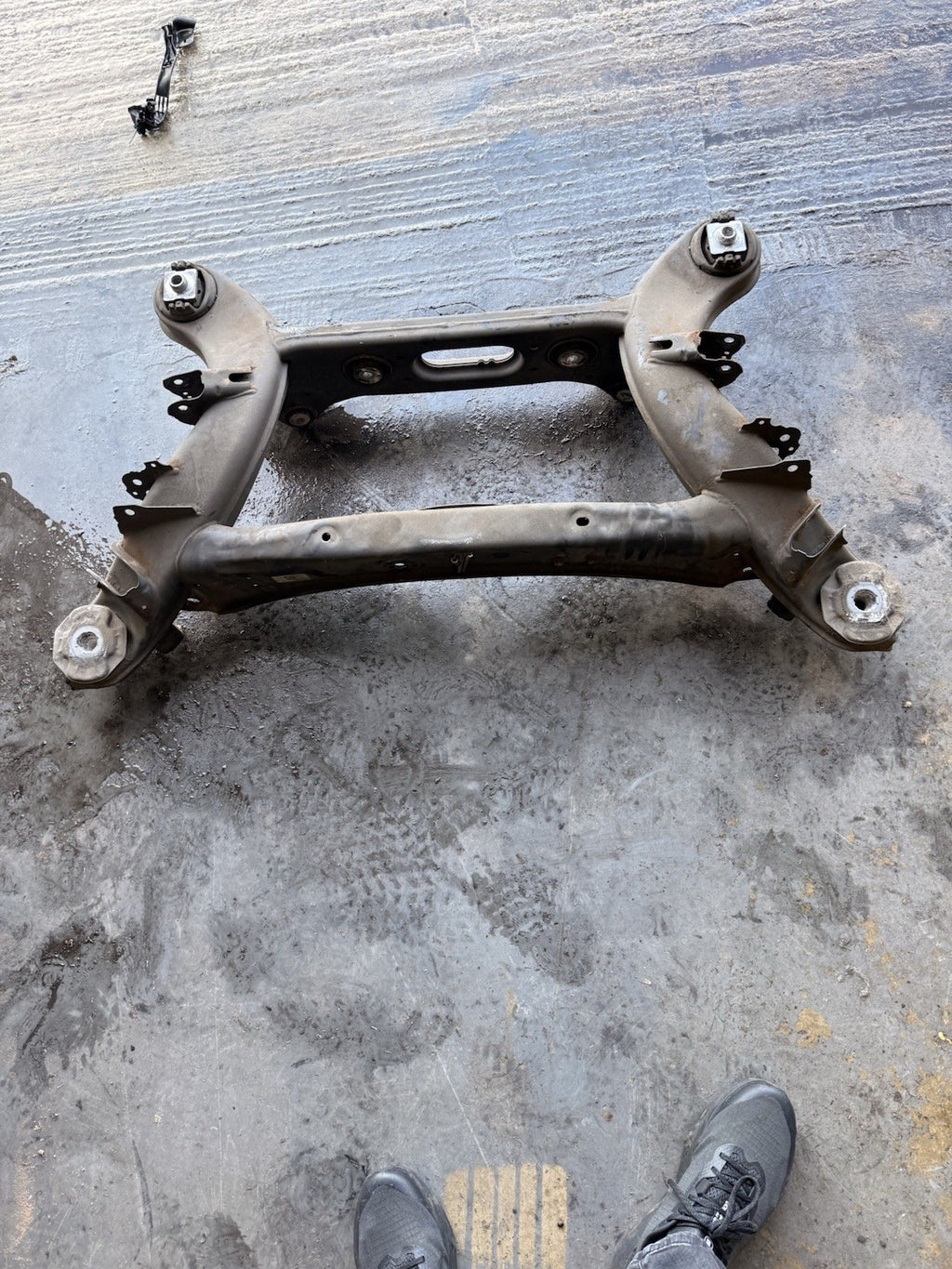 14-21 MERCEDES BENZ C220d W205 GENUINE REAR SUBFRAME AXLE CARRIER A2053507207