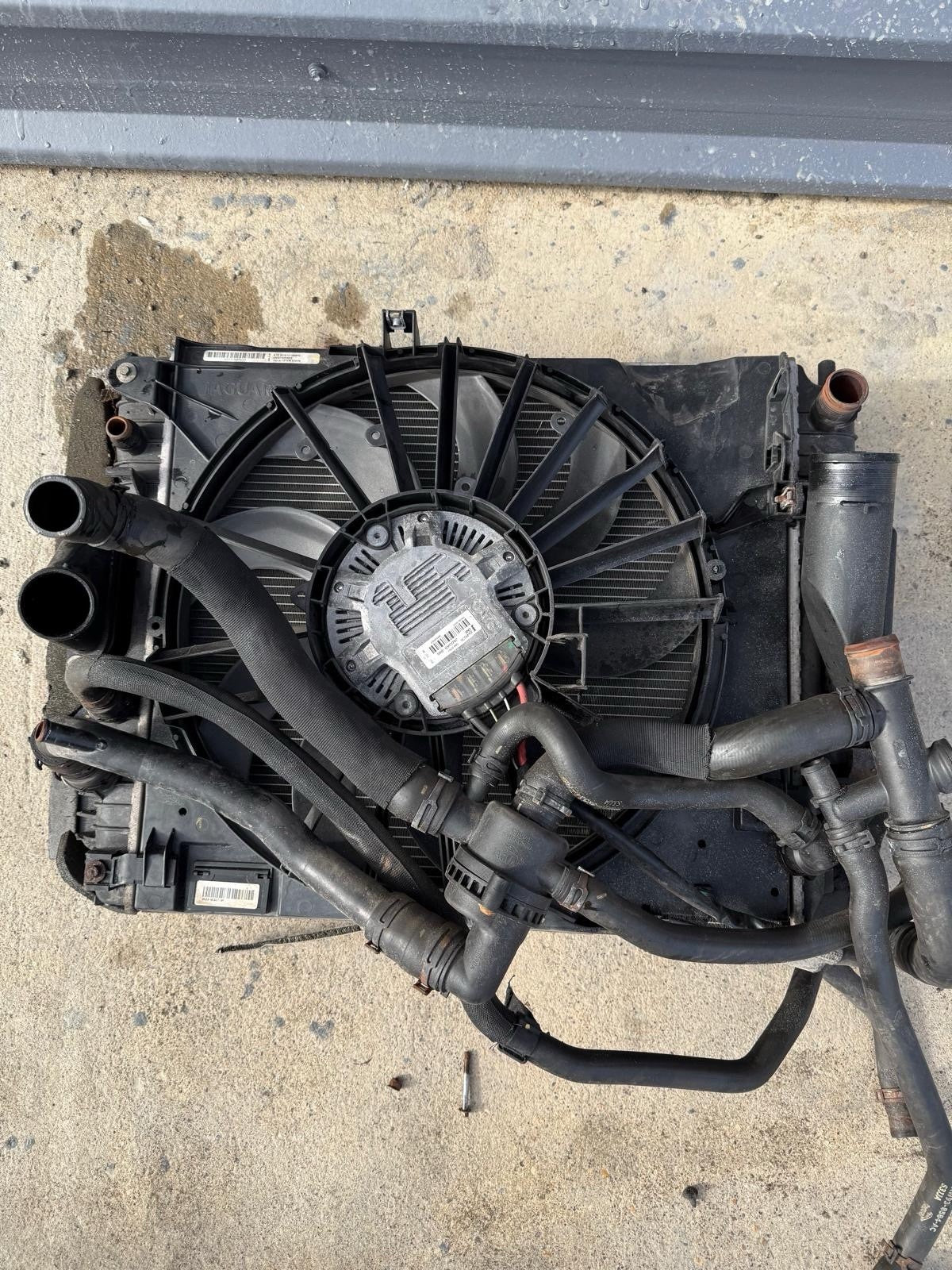 2011 JAGUAR XJ X351 3.0 SDV6 DIESEL AUTO RADIATOR PACK GENUINE AW93-9L440-AA